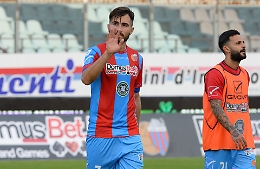 Serie C, il flop del Catania: le foto dei giocatori che chiedono scusa ai tifosi