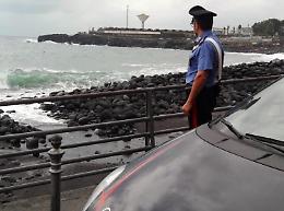 Delusa in amore tenta di suicidarsi,  militari-angeli la salvano a Catania