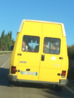 Leonforte: scuolabus sovraccarico di bimbi