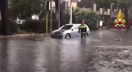 Nubifragio a Palermo, pioggia allaga case e negozi