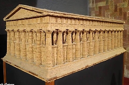 Il direttore dell'Accademia delle Belle Arti Prado contro il Museo