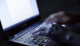 Sostituiscono l'Iban e incassano i soldi delle fatture