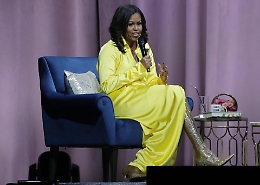 Michelle Obama in giallo limone e cuissardes glitterati: una ex first lady da "urlo"