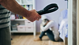 Botte alla compagna, ai figli e alla figliastra: arrestato a Calatabiano