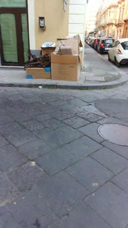 Catania, centro storico: "Le nostre abitudini la politica delle finestre rotte"