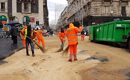 Sant'Agata, operai al lavoro su strade processione cosparse di segatura