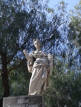 Catania, Piazza Cavour. La Dea Pallade ferita