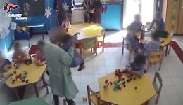 Percosse e minacce ai bambini, insegnante arrestata nel Nisseno