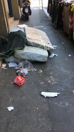 Catania: micro discarica in Via Duca degli Abruzzi