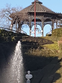 Catania, Villa Bellini: numeri poco visibili nell'aiuola con la data odierna