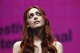 Miriam Leone incantevole sul pink carpet di Cannes per il Series Festival