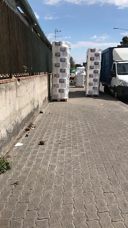 Catania: utenti costretti a fare la gimkana per raggiungere la metro di Nesima