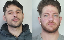 Catania, aprono la portiera dell'auto e rubano la borsa a una donna