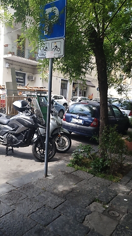 Catania: segnaletica inesistente negli stalli per i motocicli in Via Plebiscito