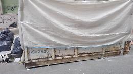 Catania, Via Vecchia Ognina: ogni giorno sul marciapiede viene depositata spazzatura