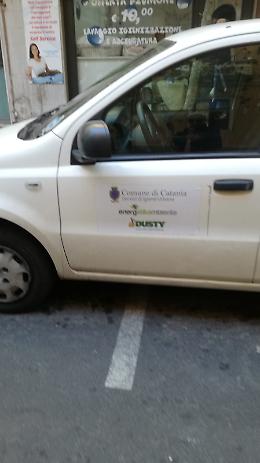 Catania: auto "Dusty" parcheggiata per ore sulle strisce dedicate alle due ruote