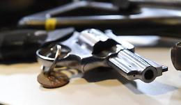 Ferì rapinatore in casa, per gip non fu legittima difesa