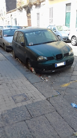 Catania: Via Cavaliere non viene spazzata da Pasqua