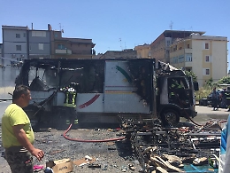 Gela, esplode bombola di gas al mercato rionale: sette feriti, due sono gravissimi