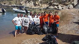 Operazione spiagge pulite del WWF a Licata