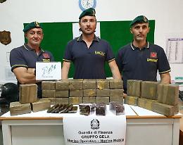 Sul taxi con 30 chili di hashish
Palermitana arrestata a Gela