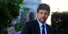 Taormina, esponente della Lega imbratta murales dedicato a Carola