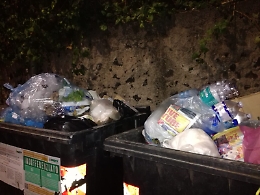 Catania: in Via Rasà mancano i cassonetti per la differenziata