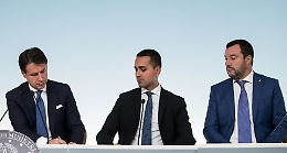 Lega e M5s separati in casa: è crisi di governo. Salvini parla già da candidato premier. E Conte: «Venga in Parlamento»