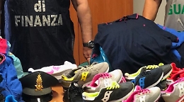 Caltanissetta, giro di vite contro la contraffazione, sequestrati 1.300 articoli