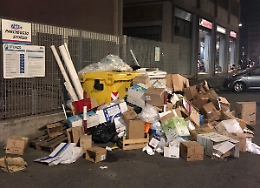Catania: parcheggio di Via Sturzo sommerso dai rifiuti