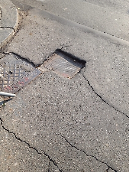 Trecastagni  (CT): strade pericolose.