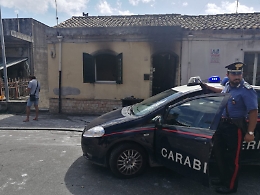 Calatabiano: incendio in una casa, due carabinieri intossicati per salvare dei cani