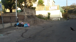 Catania, Via Pernet: rimossi i cassonetti e spunta la discarica