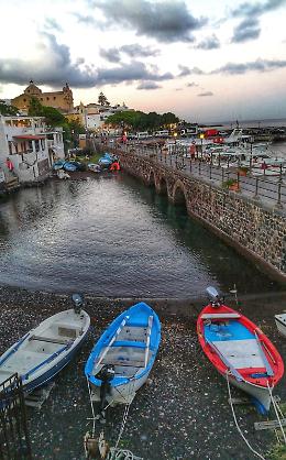 Salina: caratteristico scorcio della splendida isola