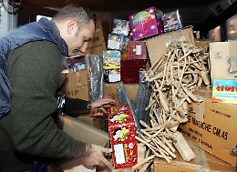 Palermo, Capodanno tutto l'anno
la Gdf,sequestra  3,6 quintali di botti