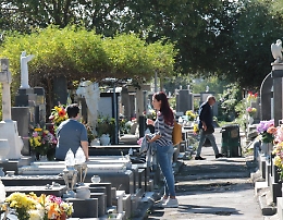 Catania, la giornata al cimitero