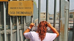 Droga “on demand“ anche in carcere: 36 arresti tra Napoli, Salerno e Messina