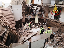 Catania, crollo palazzina in via Plebiscito: l'intervento dei vigili del fuoco