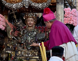 Sant'Agata rientrata in Cattedrale dopo quasi 24 ore, oggi a Catania è il giorno della solennità