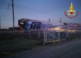 Deraglia treno ad alta velocità nel Lodigiano: due morti e diversi feriti