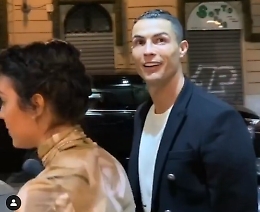 Ronaldo compie gli anni, Georgina e gli amici lo sorprendono con un mega regalo