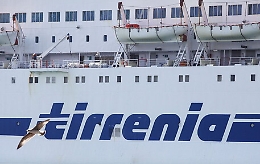 Sequestro conti, Tirrenia ferma i traghetti: è scontro Onorato-Commissari