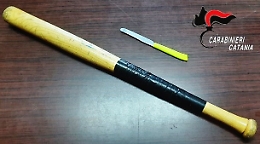 Tremestieri Etneo, botte alla compagna incinta con un bastone