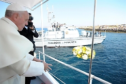 Migranti, il grido di Papa Francesco
«E' Dio che chiede di poter sbarcare»