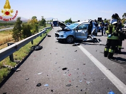 Caltanissetta, scontro auto-camion Muore una donna sull'A19