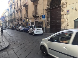 Catania: posteggio motocicli sempre occupato dalle auto