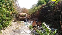 Acireale, via Reina in totale abbandono