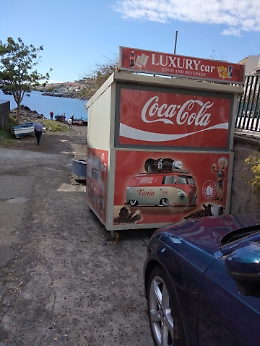 Capo Mulini (CT). Chiosco ambulante parcheggiato da mesi