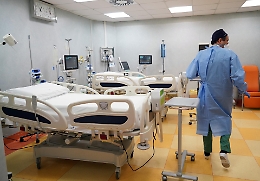 Covid, in Sicilia stop ai reparti a "fisarmonica". Razza: «Ora fase 3 con hub e nuovi posti»