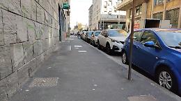 Catania, via Pacini: stalli moto  occupati da auto